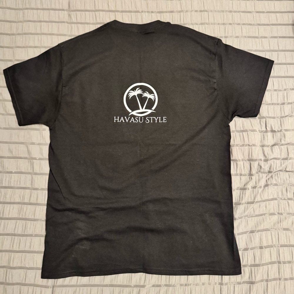 Havasu Style Palm Tree White Logo Graphic - Gildan T-Shirt - Casual Streetwear